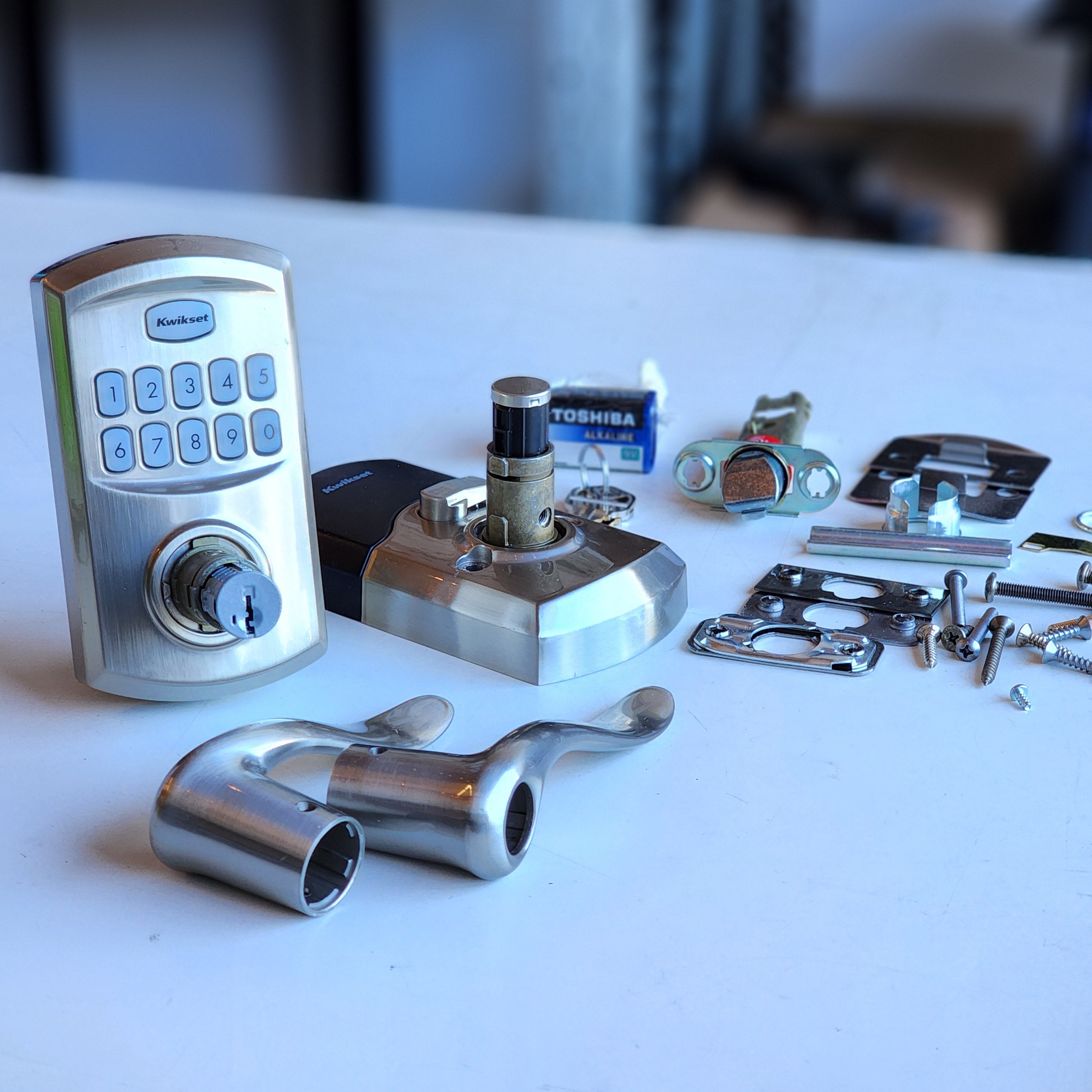 917 SmartCode Satin Nickel Keypad Electronic Single-Cylinder Tustin Door Lever Featuring SmartKey Security (99170-001) 917 SmartCode Satin Nickel Keypad Electronic Single-Cylinder Tustin Door Lever Featuring SmartKey Security (99170-001)